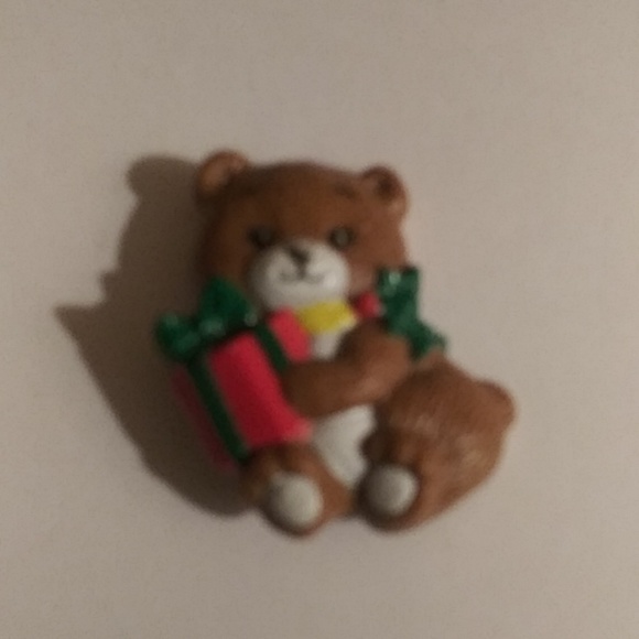 Teddy Bear Christmas Brooch Pin Presents - Picture 2 of 2